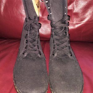 NWT Dr Martens Docs boots Women USSA 5 Black Air Wair black canvas zipper/laces
